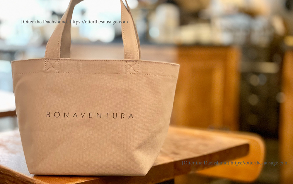 photo_ Otter the Dachshund_travel with dogs_hang out with dogs_犬旅ブログ_犬とお出かけブログ_BONAVENTURA ECO BAG_ボナベンチュラエコバッグ_PMミニ_レストラン例