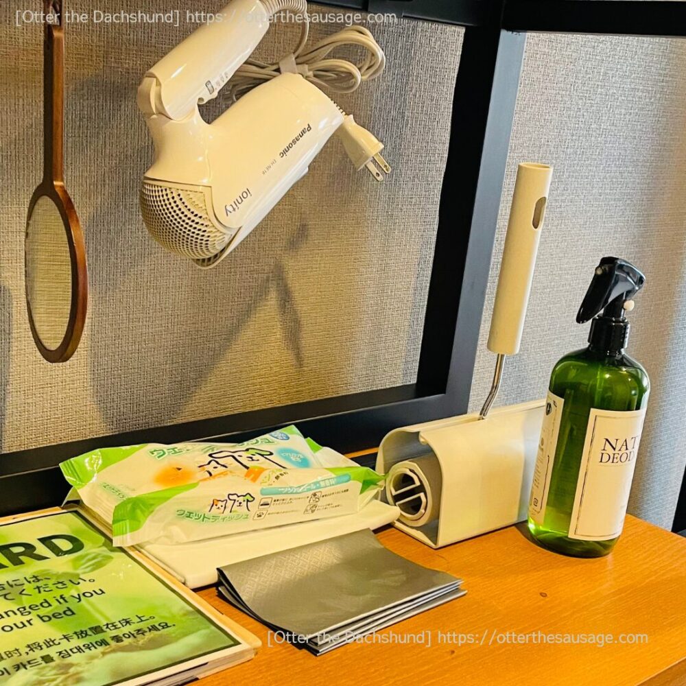 photo_dogfriendly-hotel_tokyo_ici-hotel-asakusabashi_ドッグフレンドリーホテル_東京イチホテル浅草橋_犬とお出かけ_犬連れ旅行_ dog amenity_ドッグアメニティ_濡れティッシュ_消臭スプレー_コロコロ_トイレシート_うんち袋