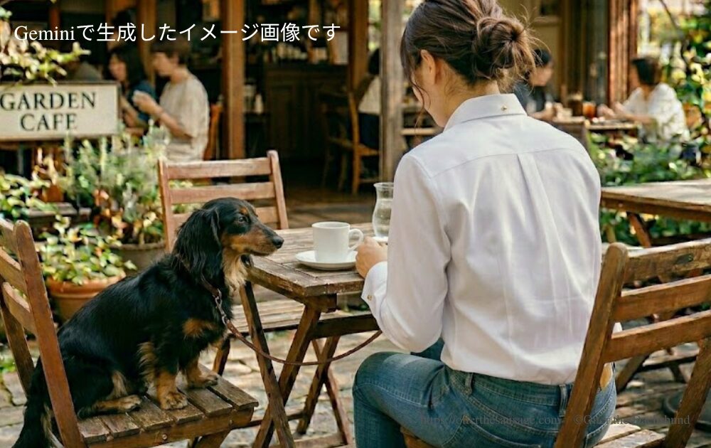 犬連れカフェでのマナー違反の例を示すAI生成画像。犬が椅子に足を乗せている。